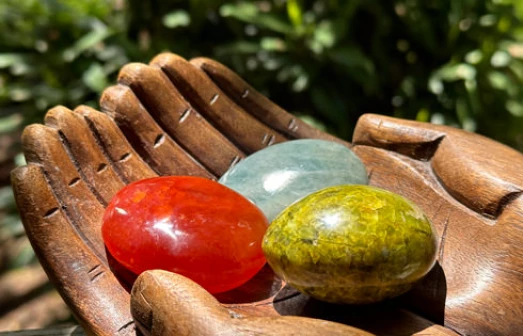 palm-stone-hands